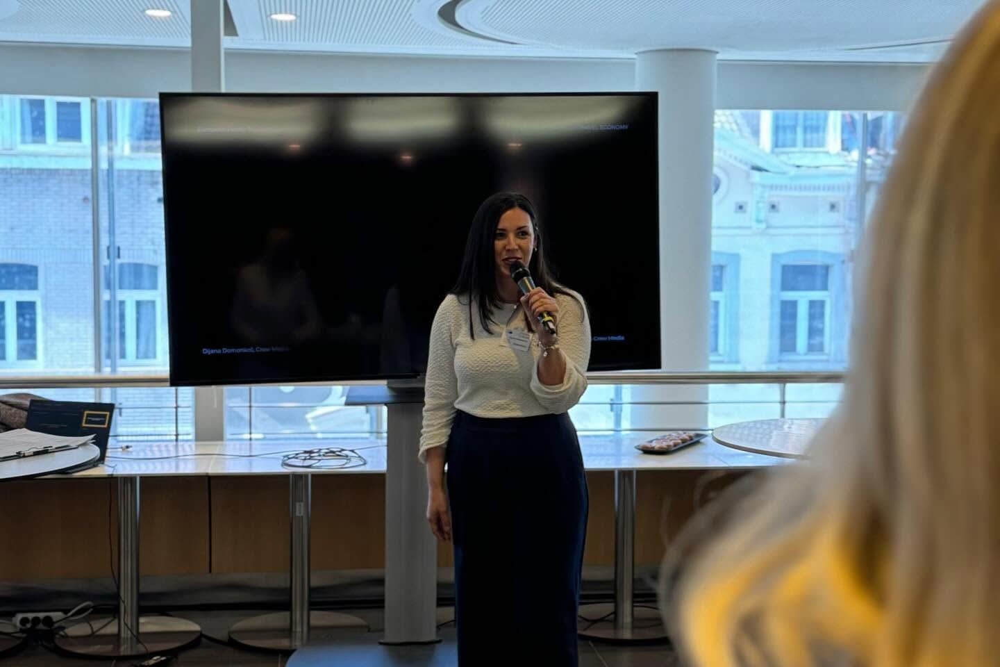 Dijana Domonkoš govori na Content Creators Summitu u Bruxellesu